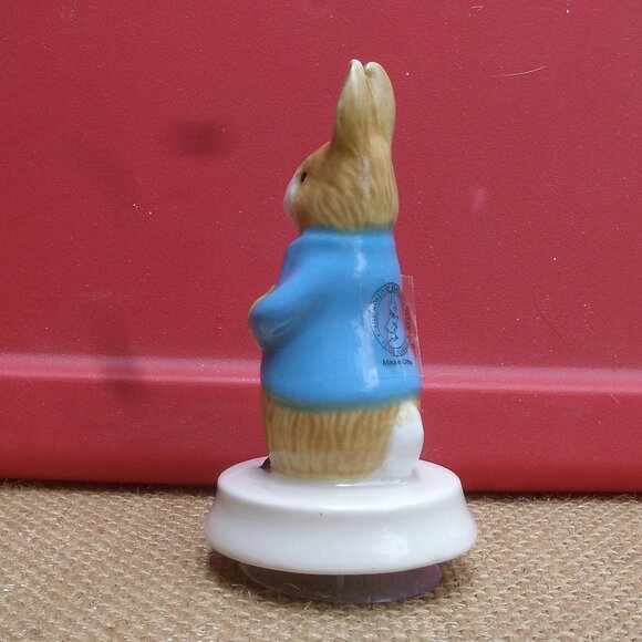 Peter Rabbit & Radishes Porcelain Topper Figurine - Picture 4 of 15